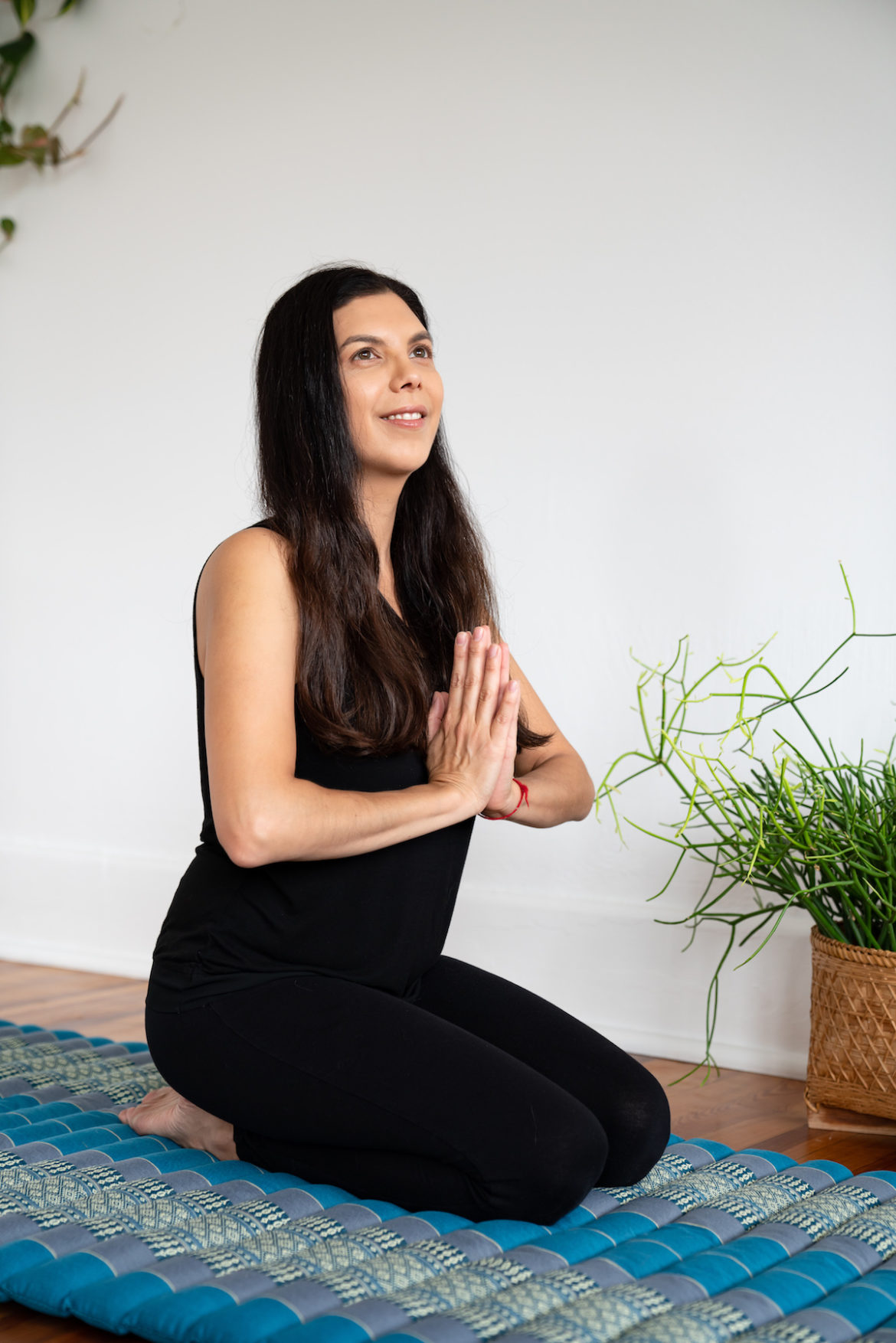 Aiyana-Fraley-seated-prayer-hands-1200 - Reiki Training, Thai Massage ...